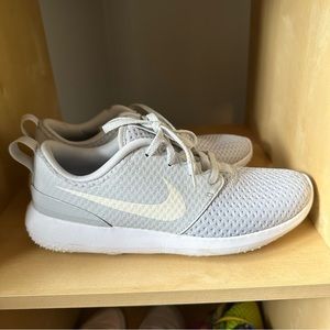 Nike women’s golf shoe